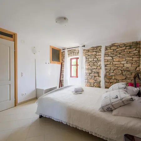 1 Bedroom Awesome In Bale Krmed