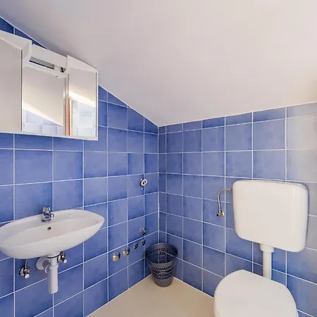 1 Bedroom Awesome In Bale Holiday home *