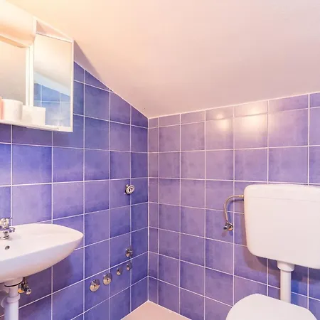 1 Bedroom Awesome In Bale Holiday home *