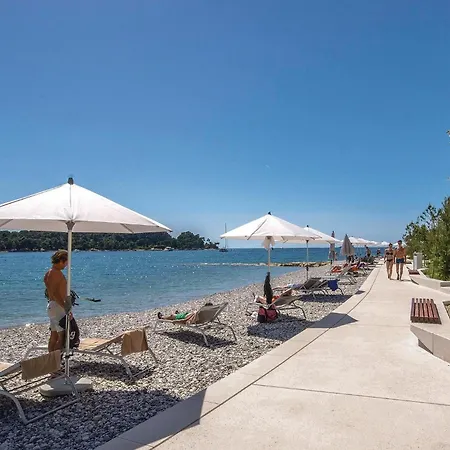 1 Bedroom Awesome In Bale Holiday home *