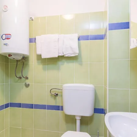 1 Bedroom Awesome In Bale Krmed