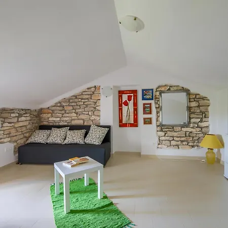 1 Bedroom Awesome In Bale Дом отдыха *