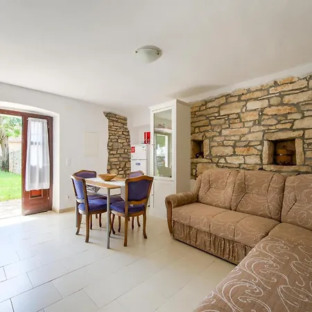 1 Bedroom Awesome In Bale Дом отдыха Krmed