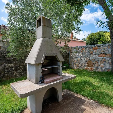 1 Bedroom Awesome In Bale Krmed