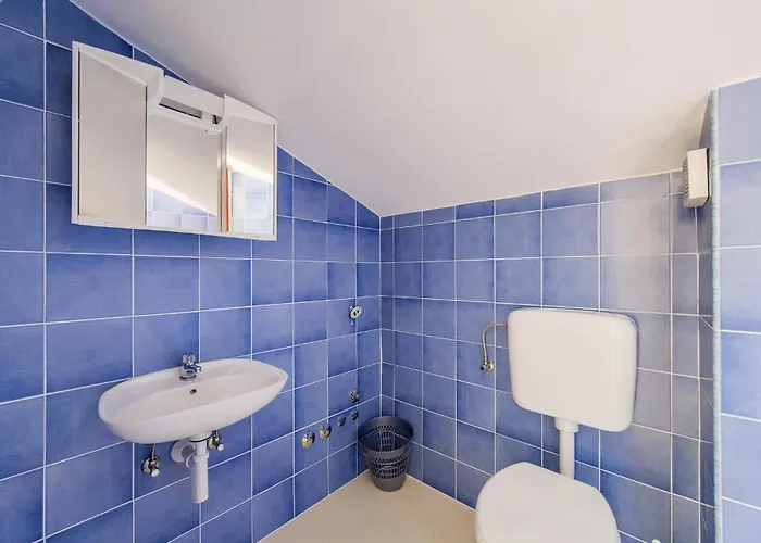 1 Bedroom Awesome In Holiday home *