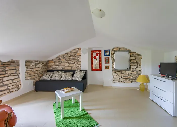 1 Bedroom Awesome In Holiday home *